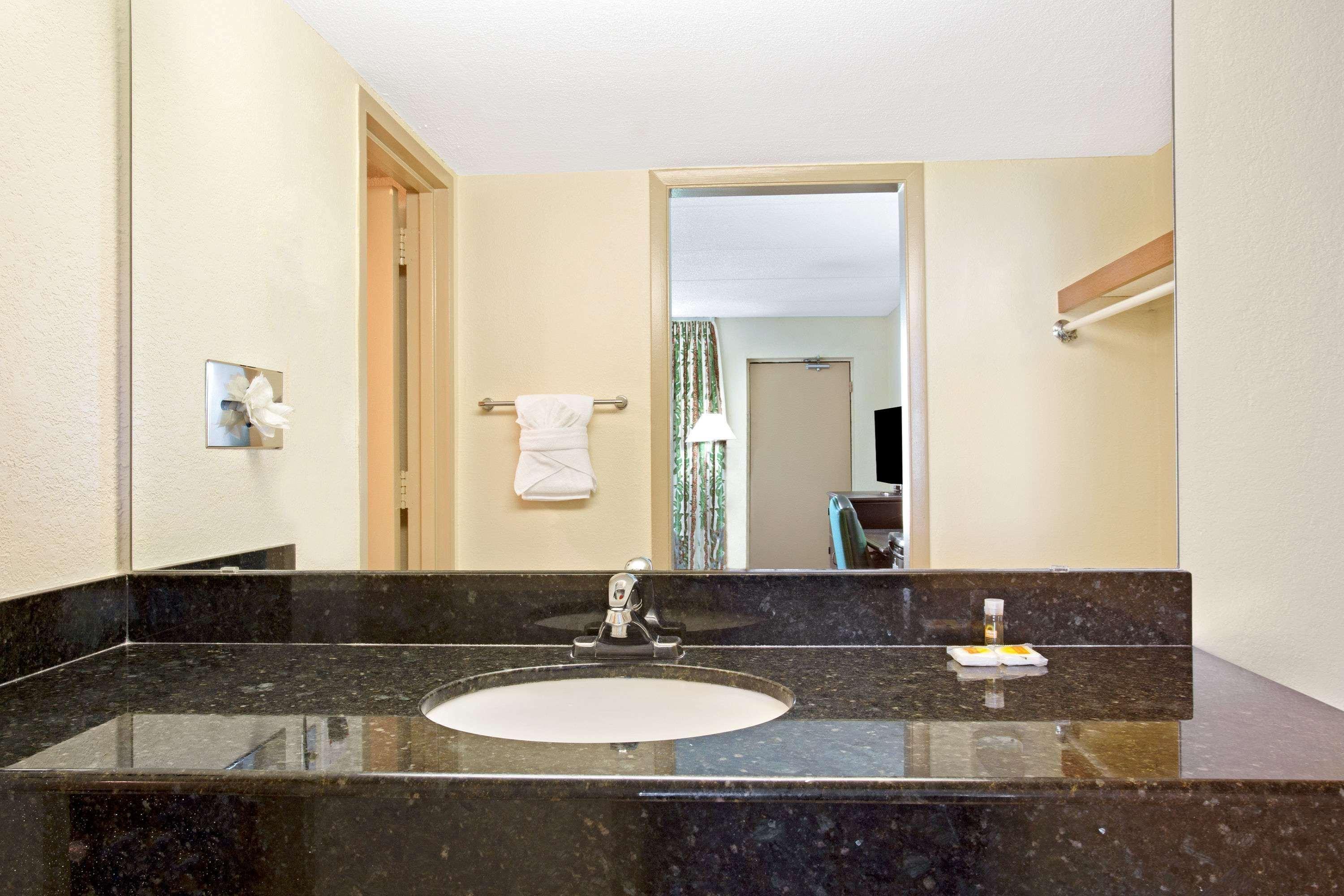 Days Inn By Wyndham Orlando Airport Florida Mall Williamsburg Екстер'єр фото