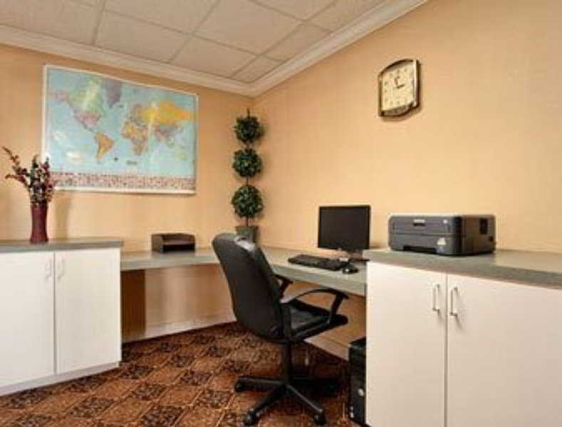 Days Inn By Wyndham Orlando Airport Florida Mall Williamsburg Зручності фото
